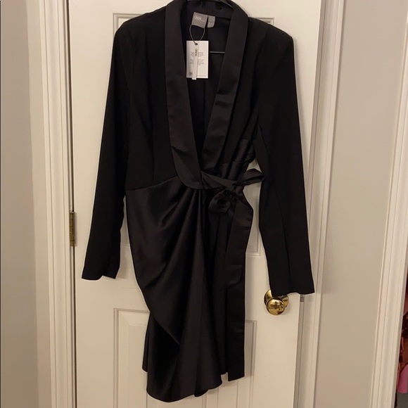 Dress - Picture 1 of 2